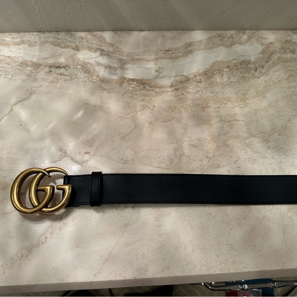 Gucci Black Belt with Gold GG Buckle - Picture 2 of 6